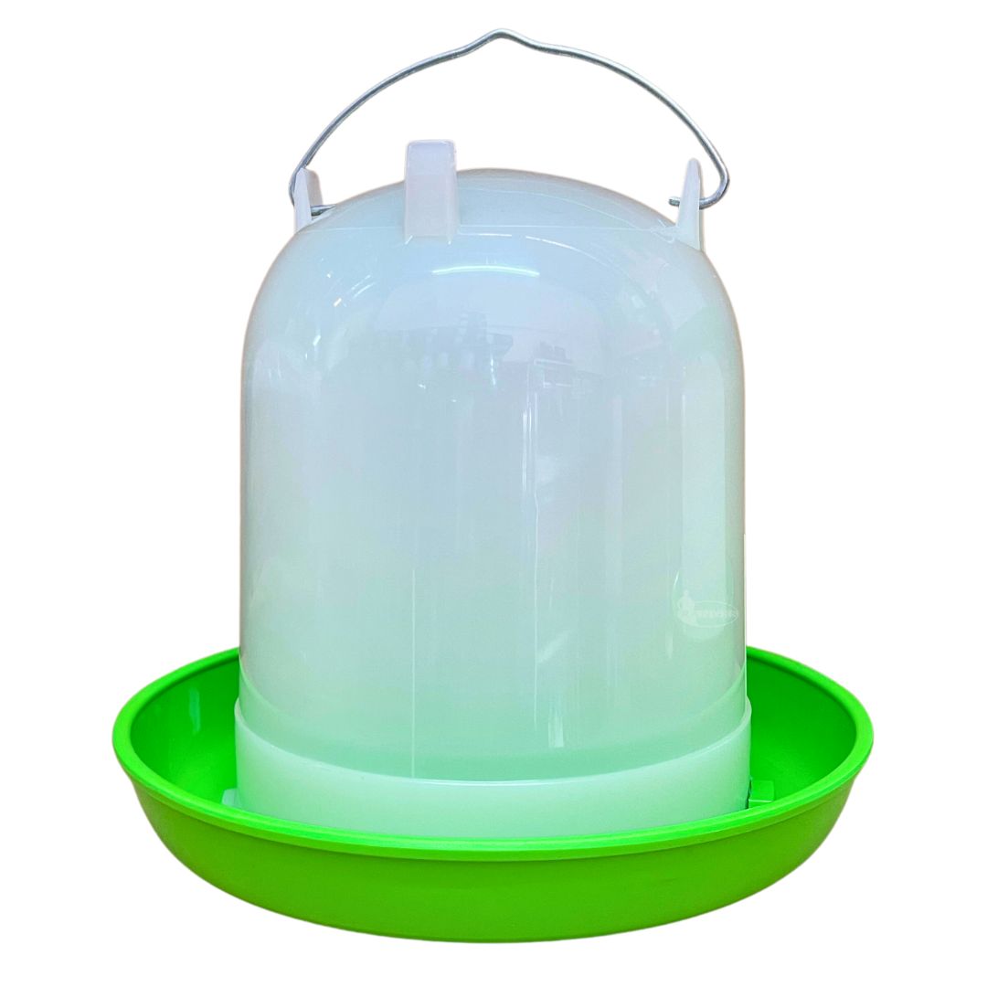 Show Master Green and White Waterer (8Ltr)